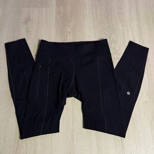 LULULEMON Full-Length Leggings w/Reflective Design - Size 6 - Black
